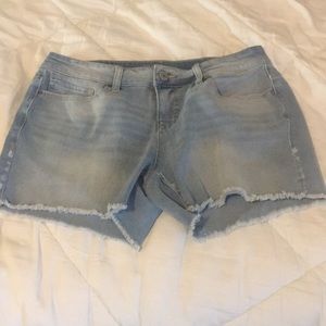 Mid-rise light jean shorts